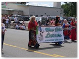 7/4/2014 Tumwater 4th of July parade - zilling for the crowd